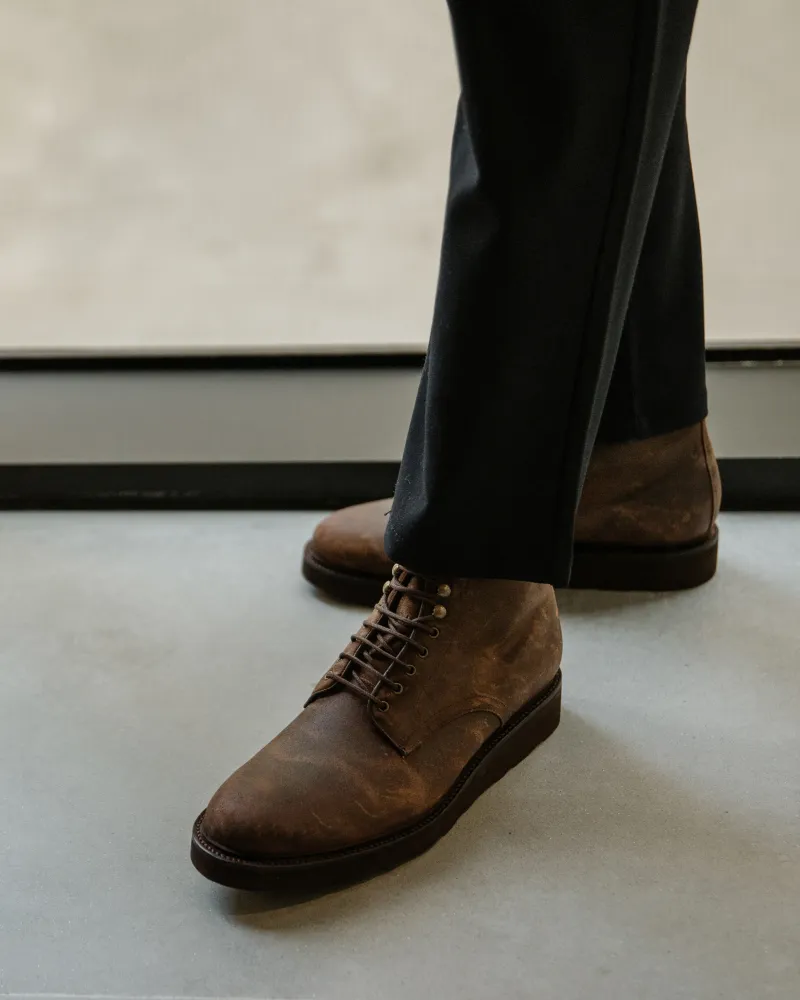 Brown Waxed Suede Lightweight Plain-Toe Boot