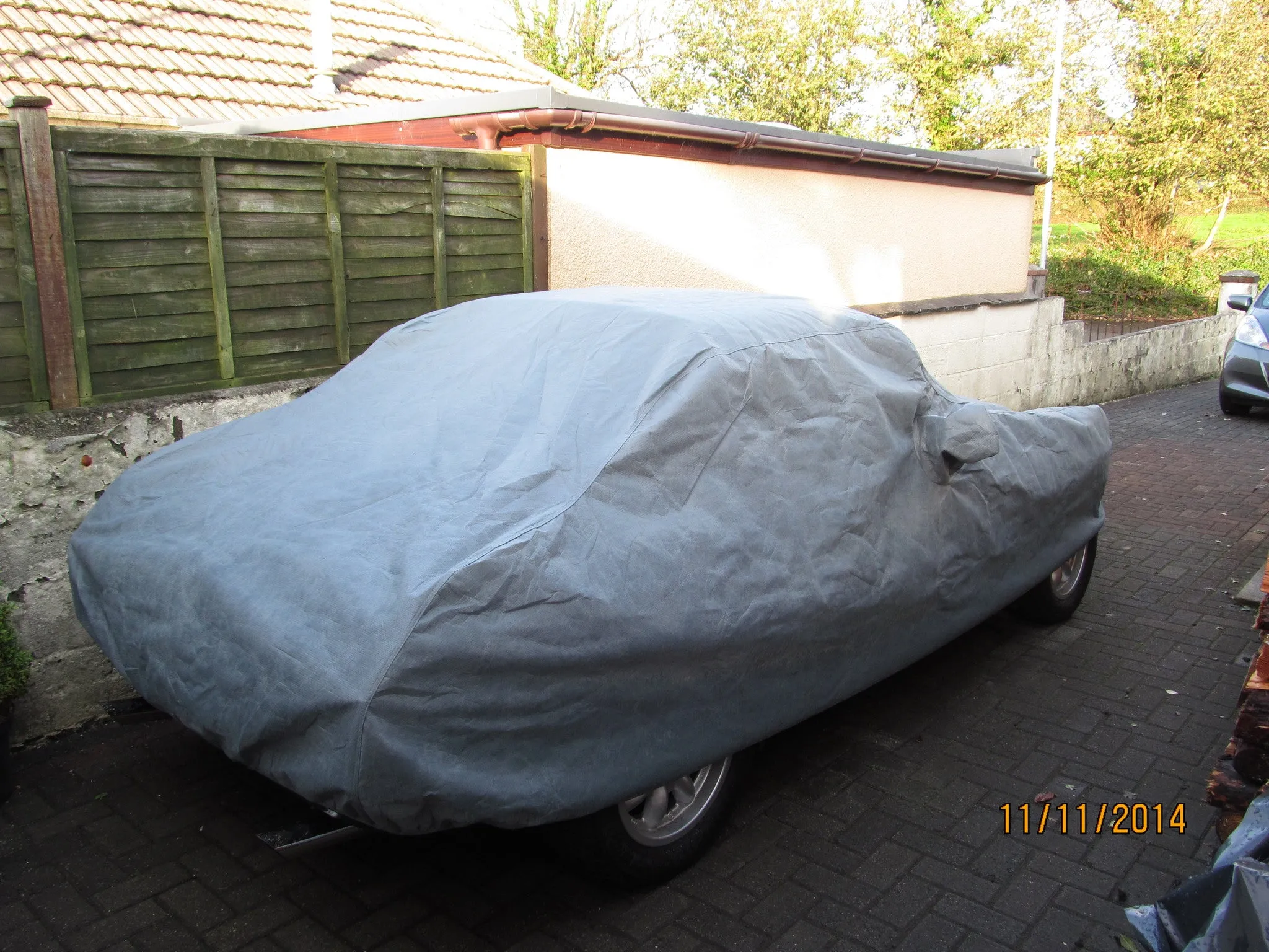 Voyager outdoor lightweight car covers for MG